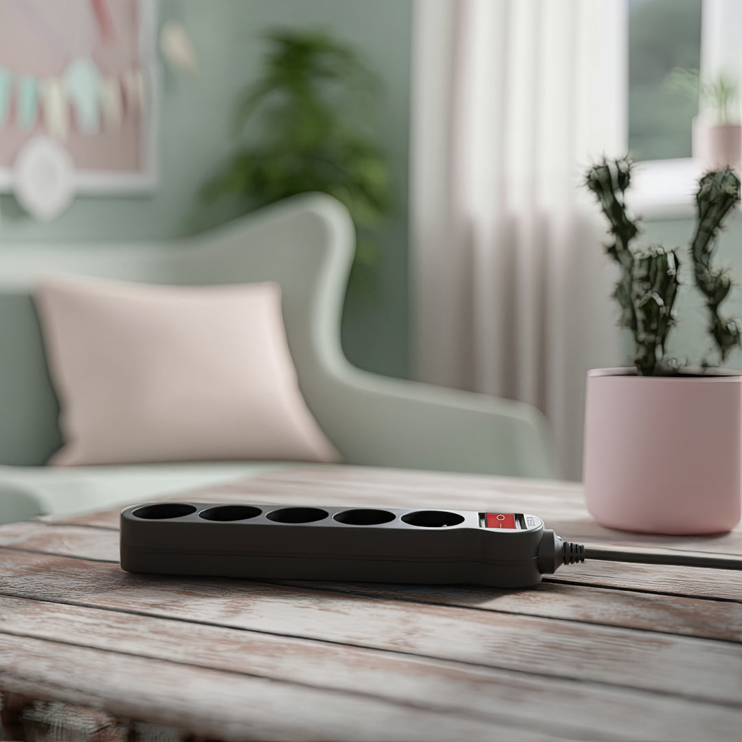 Maclean Energy MCE183 power strip 5 socket extension with switch