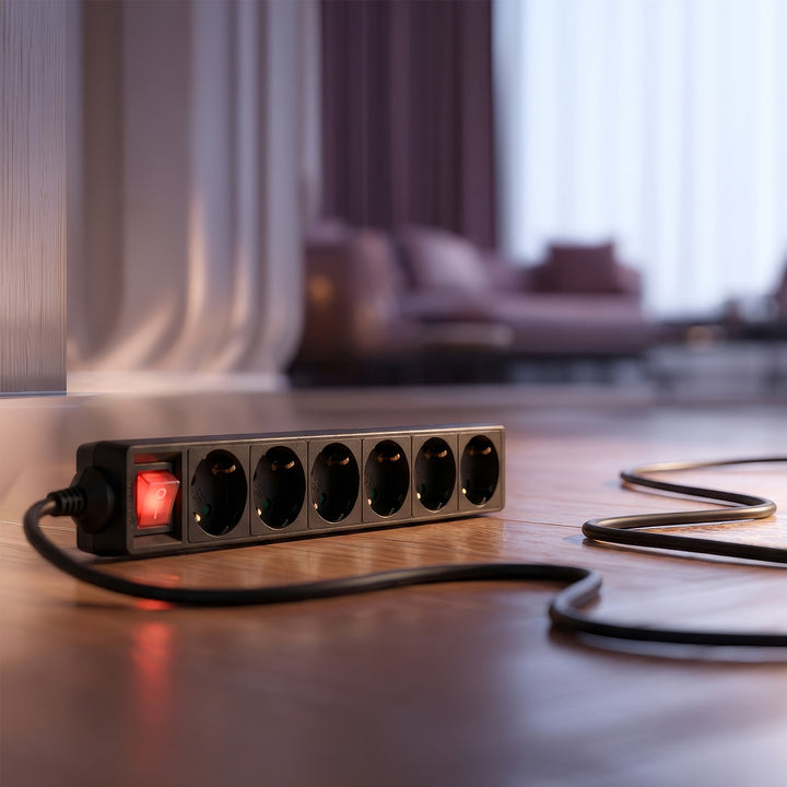 Maclean Energy MCE195G - Socket box 6-way 5m Black