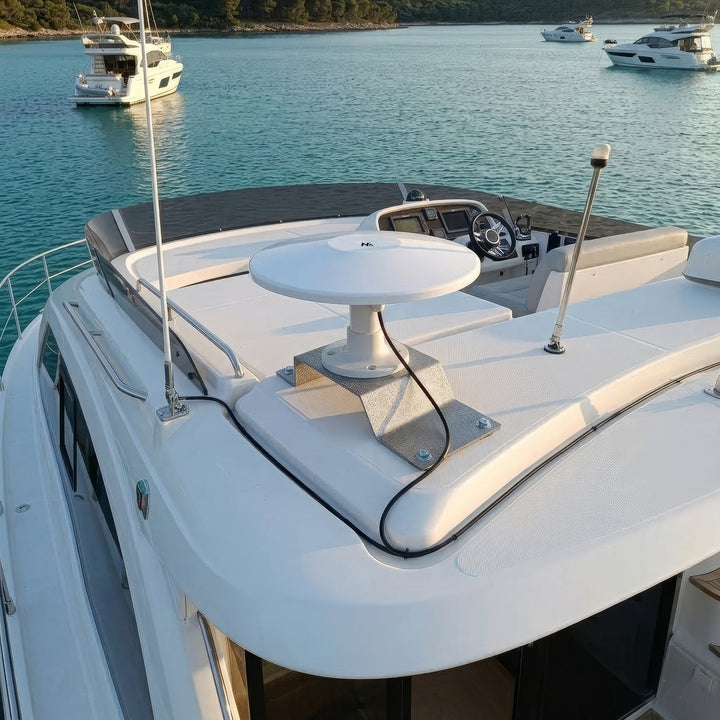 Maclean MCTV-947 Camper Active Multidirectional DVB-T2 HEVC Aerial, perfect for yachts, campers, caravans, trucks, cabins, balconies, patios.