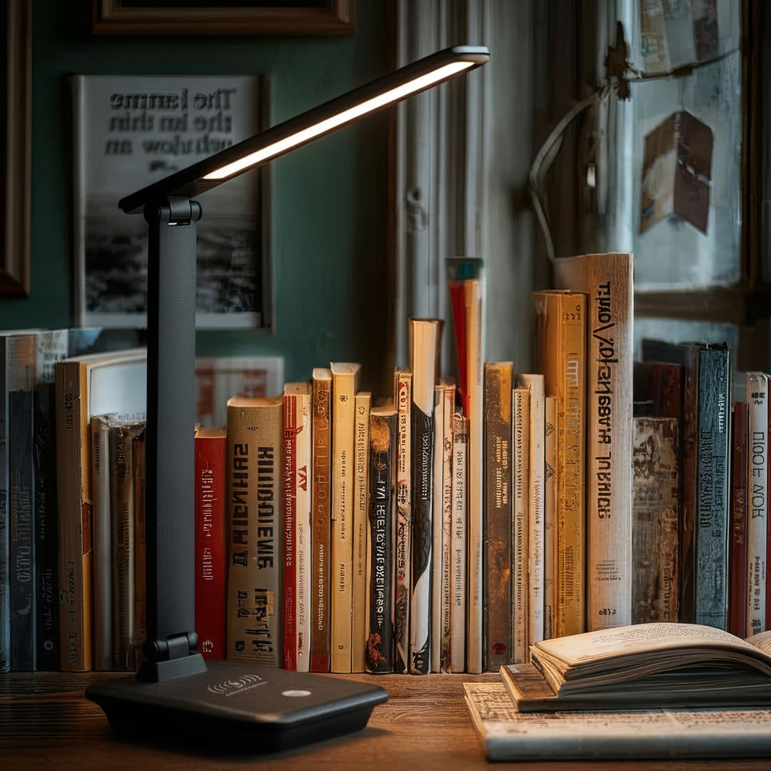 Lampada da scrivania LED dimmerabile Lampada da scrivania 9W con caricatore Qi a induzione