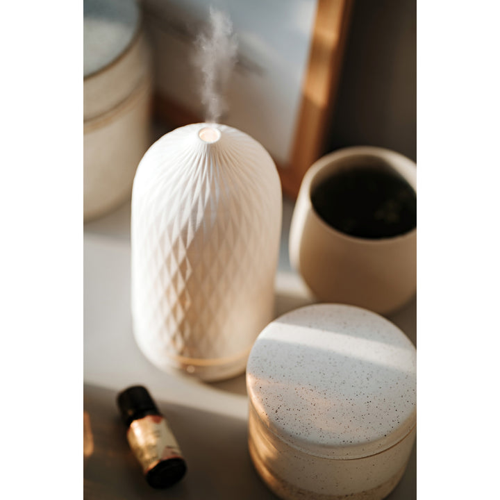 Camry CR 7970 Ultraschall-Aromadiffusor 3in1, 3 Funktionen: Aromatherapie, Schonende Befeuchtung, Stimmungslampen,Ultraschallfrequenz: 2,4MHz, Fassungsvermögen: 100ml, Befeuchtungsleistung: 20-30ml/h