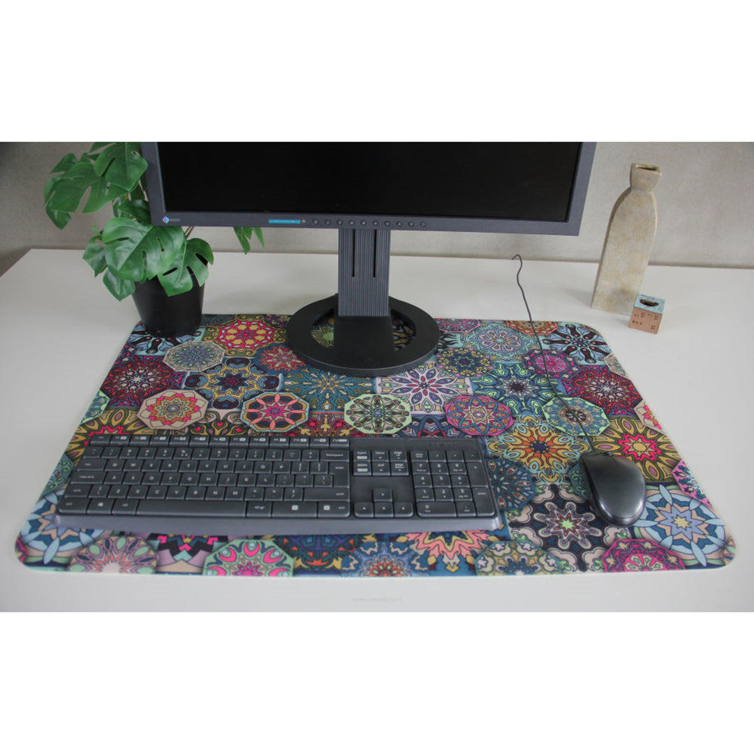 Bertoni desk pad, crafted from high-quality felt material, providing a stylish and protective surface for your workspace, measuring 50x70 cm, featuring a sophisticated Valencia design.