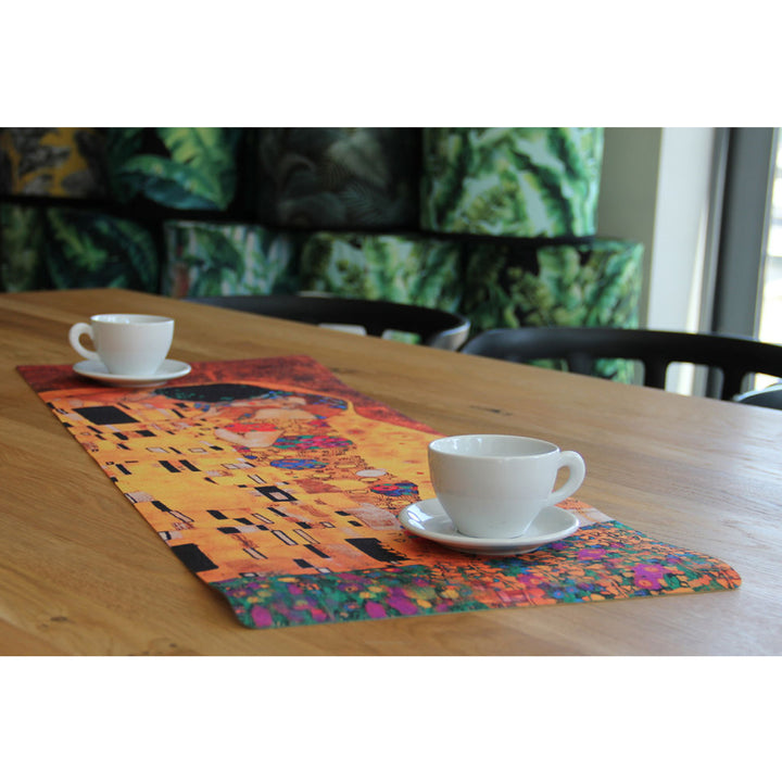 Bertoni Decorative Felt Table Runner 95x33cm Anti Scratch Tablecloth Printed Klimt The Kiss Pattern Design