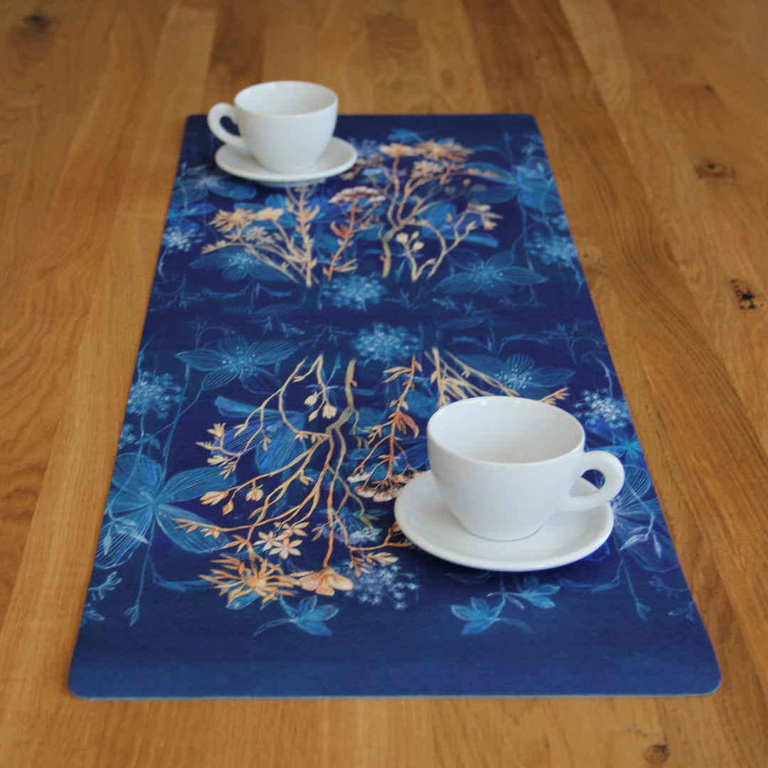 Bertoni Decorative Felt Table Runner 95x33cm Anti Scratch Tablecloth Printed Blue Flowers Pattern Design