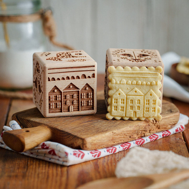 Cube à gâteau gravé Goody Woody, 6 cm, bois de hêtre, 6 motifs, style scandinave