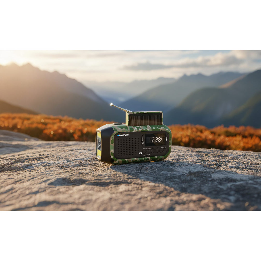 Radio FM con alarma Blaupunkt, linterna LED, luz de lectura, sistema de carga triple, alarma SOS, ER20GC