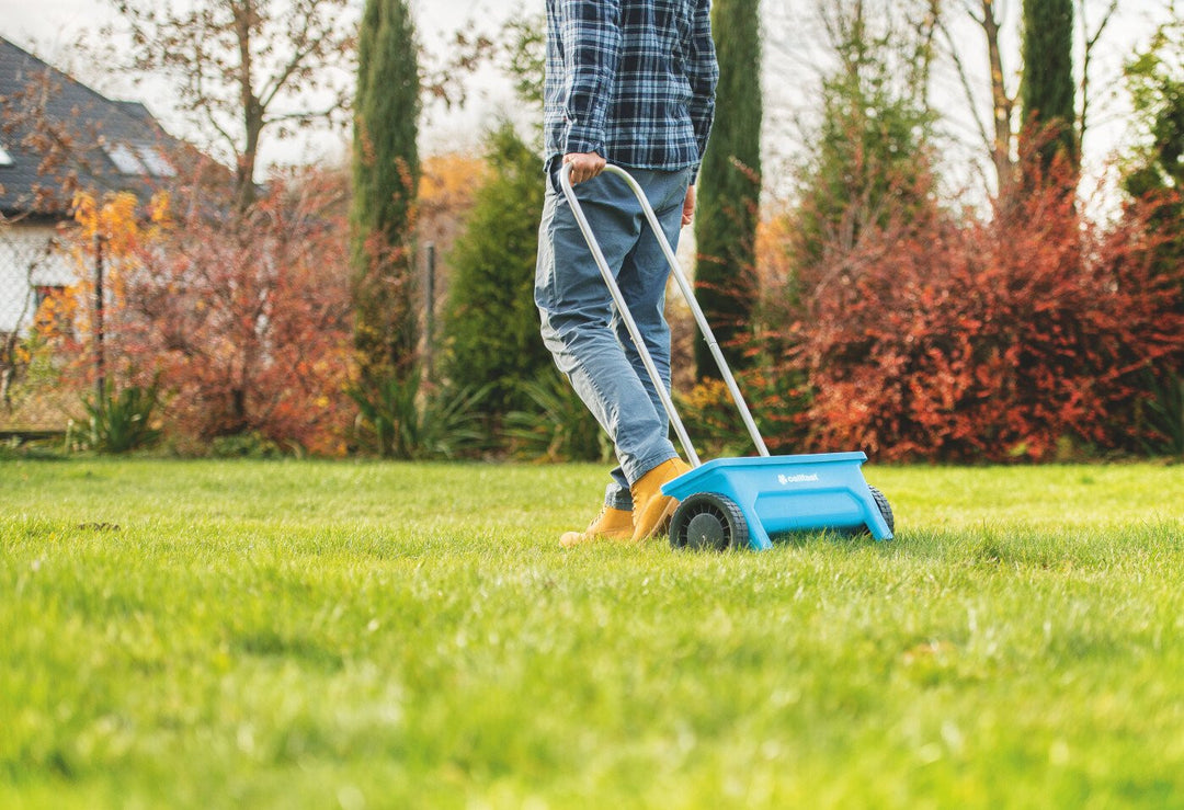 La sembradora universal Cellfast permite plantar una gran superficie sin tener que rellenar el recipiente con frecuencia