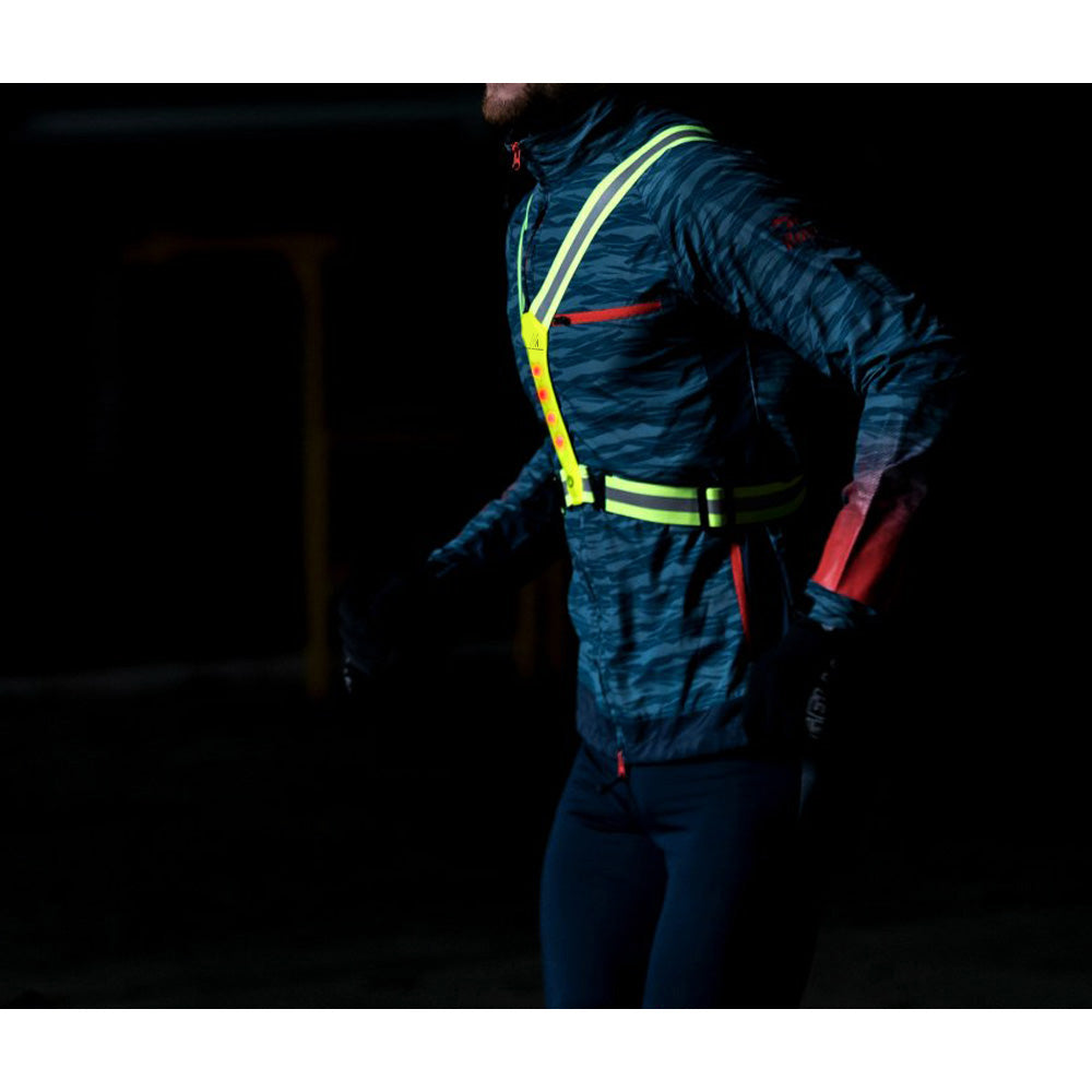 Maclean MCE425 Bretelle riflettenti con illuminazione a LED Gilet di sicurezza a 360 ° con strisce riflettenti 2X 4 LED - sulla parte anteriore e posteriore Gilet di sicurezza per corsa e ciclismo IPX2