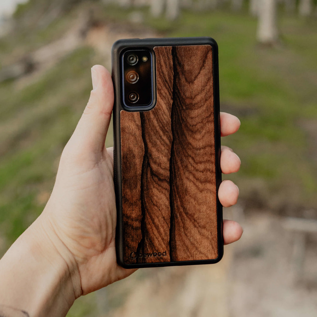 FUNDA DE MADERA IPHONE 13 PRO ZIRICOTE ALTA CALIDAD