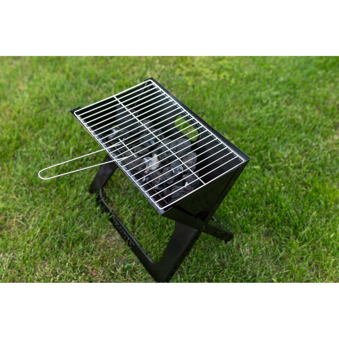 Tragbarer Grill Grillkoffer mit klappbaren Füßen und Tragegriff Pulverbeschichtete Stahlkonstruktion  Grillrost aus Edelstahl Grillfläche 42,5 x 26,5 cm