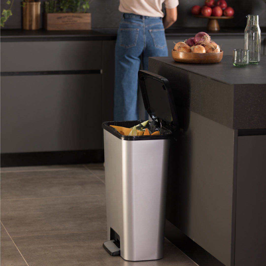 Curver rubbish bin, with pedal, capacity 50l, Compatta